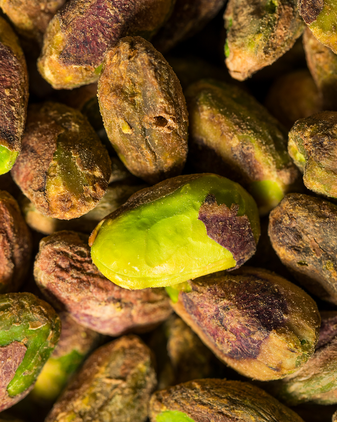 Camel Nuts Singapore pistachios close-up – Shelled pistachios with vibrant green kernels and natural shells.